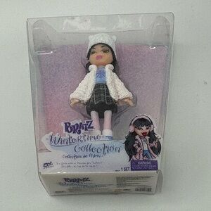 2023 Bratz Mini  Fashion Flashback Doll Wintertime Jade In Box 2”